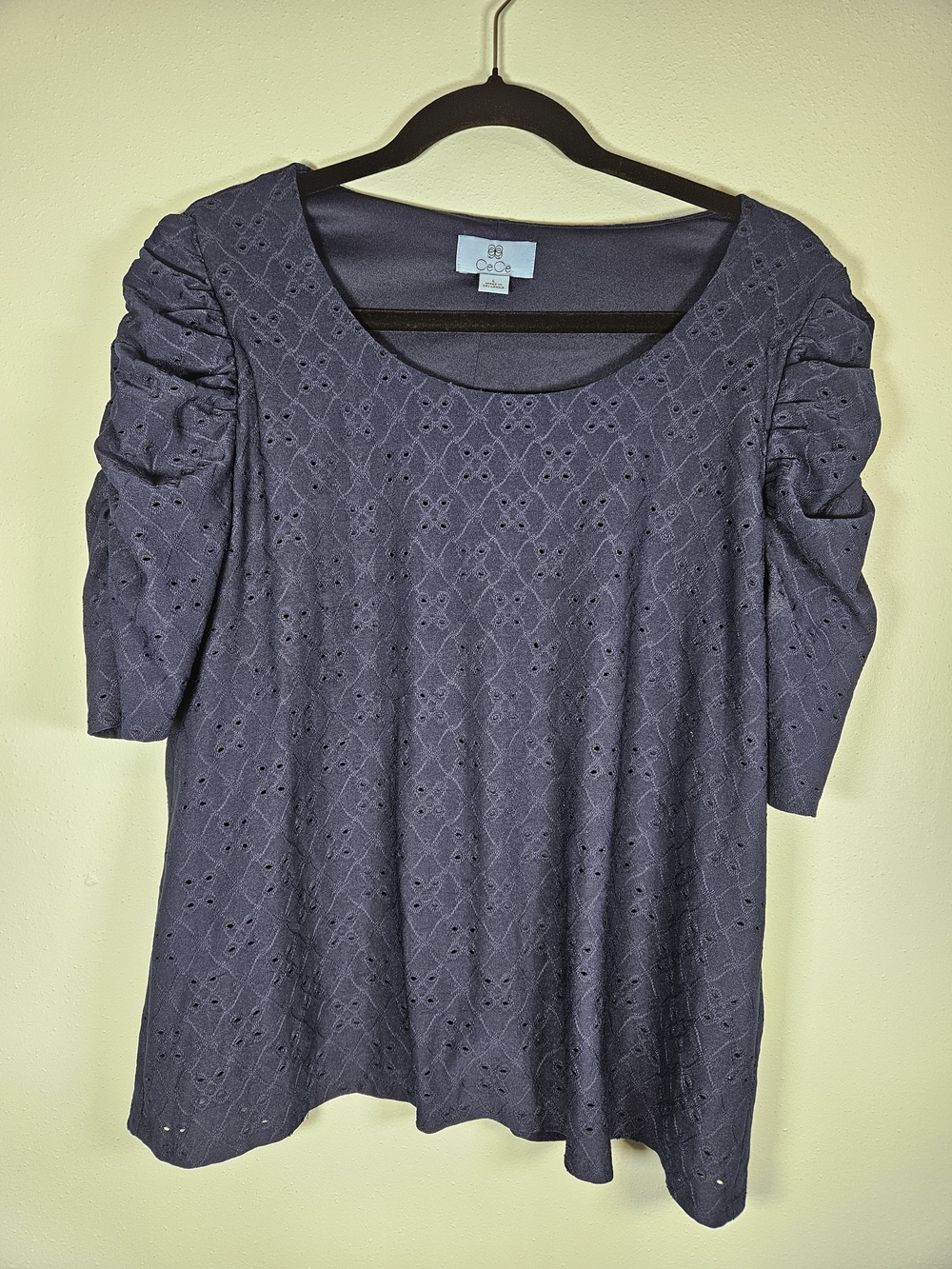 CeCe Eyelet Puff Sleeve Blouse in Navy Large